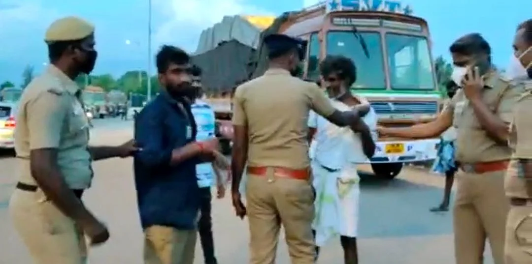 போலீஸிடம் அலப்பறை செய்யும் போதை ஆசாமிகள்