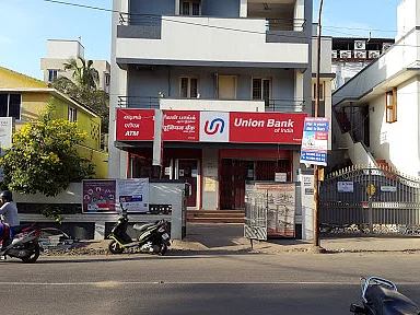 அம்பத்தூர்: வங்கி மேலாளரின் அலட்சியம்; ஏமாற்றிய நகை மதிப்பீட்டாளர்? -தொடர் சர்ச்சையில் யூனியன் வங்கி