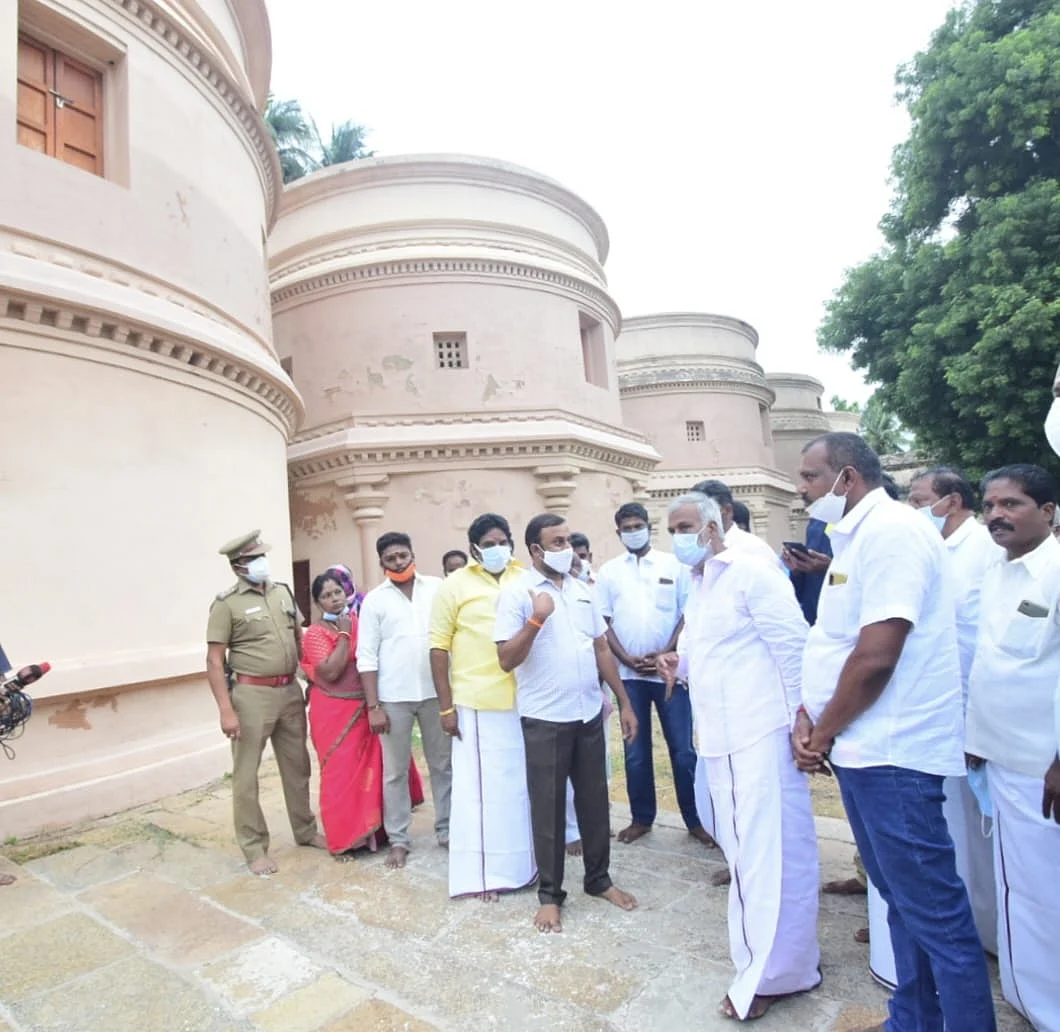 அதிகாரிகளுடன் ஆய்வு