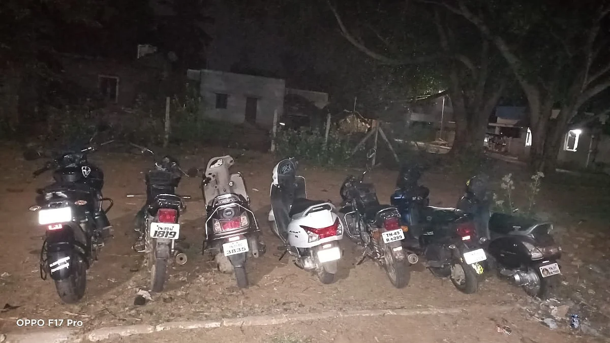 கஞ்சா விற்பனைக்கு பயன்படுத்தப்பட்ட இரு சக்கர வாகனங்கள்