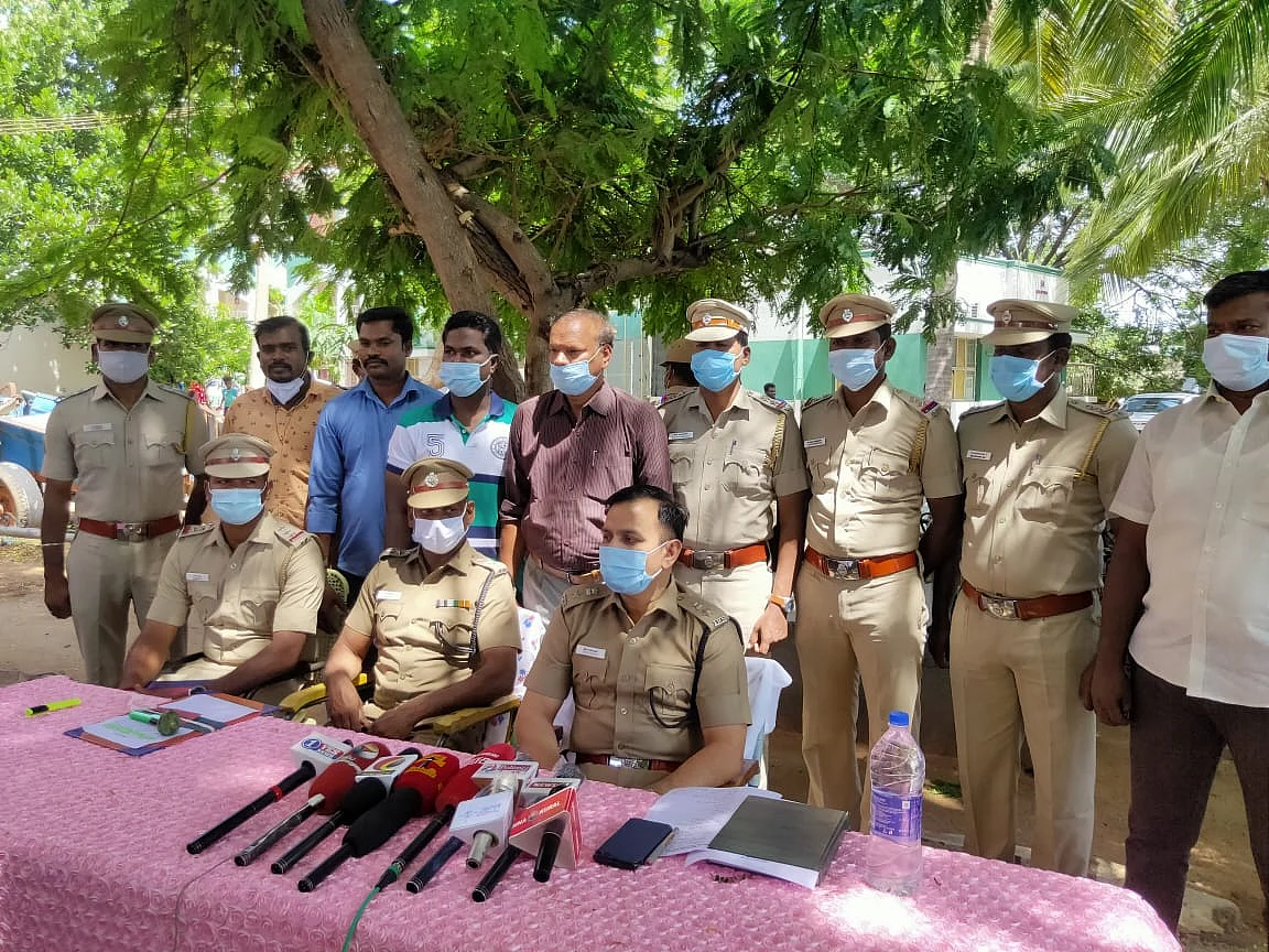 `8 வருட தொடர் திருட்டு; பூட்டியிருக்கும் கிராமத்து வீடுதான் டார்கெட்’ -பலே திருடன் சிக்கியது எப்படி? | A daytime thief arrested by Kallakurichi district police 2 காவல்துறை