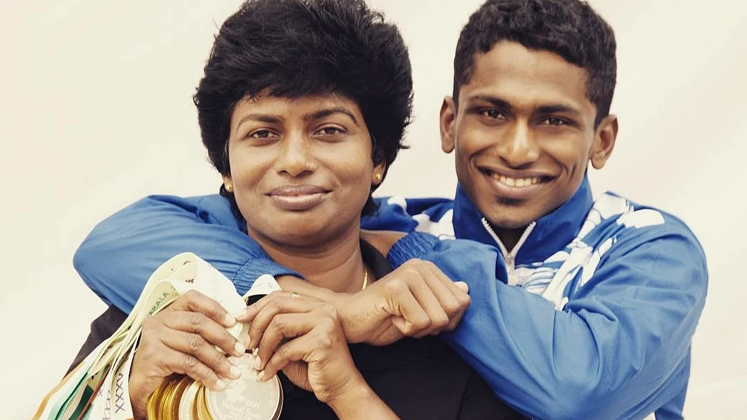 தாயுடன் சஜன் பிரகாஷ்