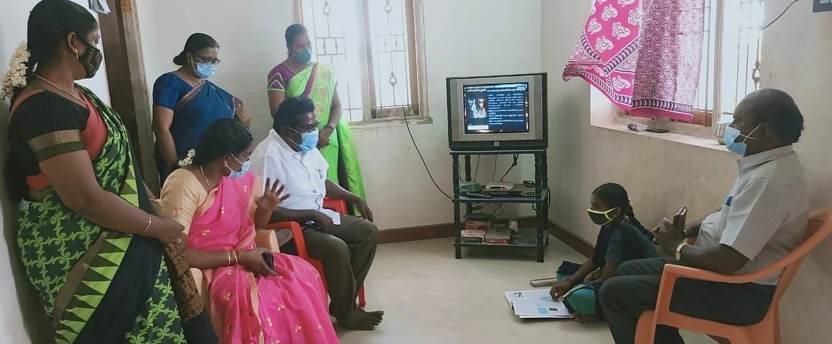 மாணவியின் வீட்டிற்கே சென்று ஊக்கப்படுத்திய கல்வி அதிகாரி