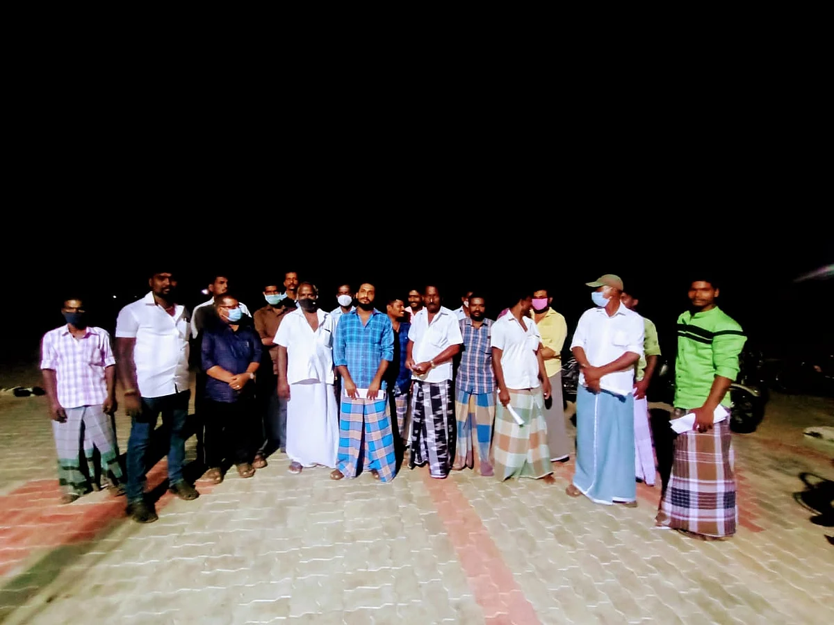 ஊழியர்கள் போலீஸில் புகார்