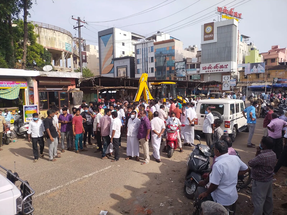 தஞ்சாவூர் பேருந்து நிலையம் பகுதியில்