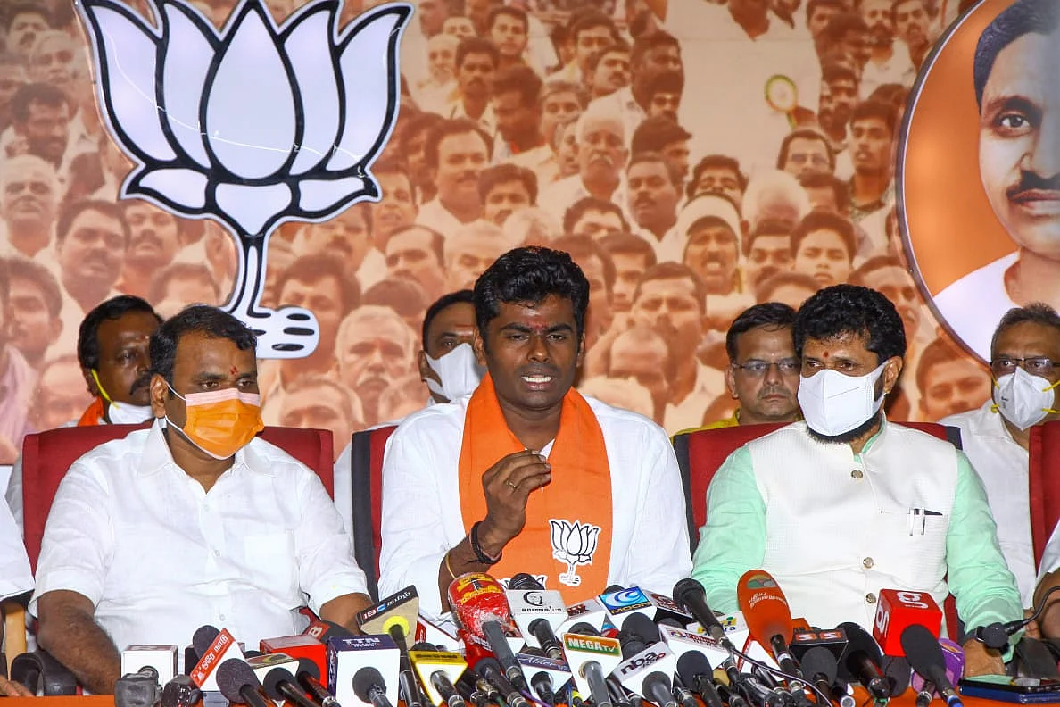 தமிழக பாஜக தலைவராகப் பொறுப்பேற்ற அண்ணாமலை!