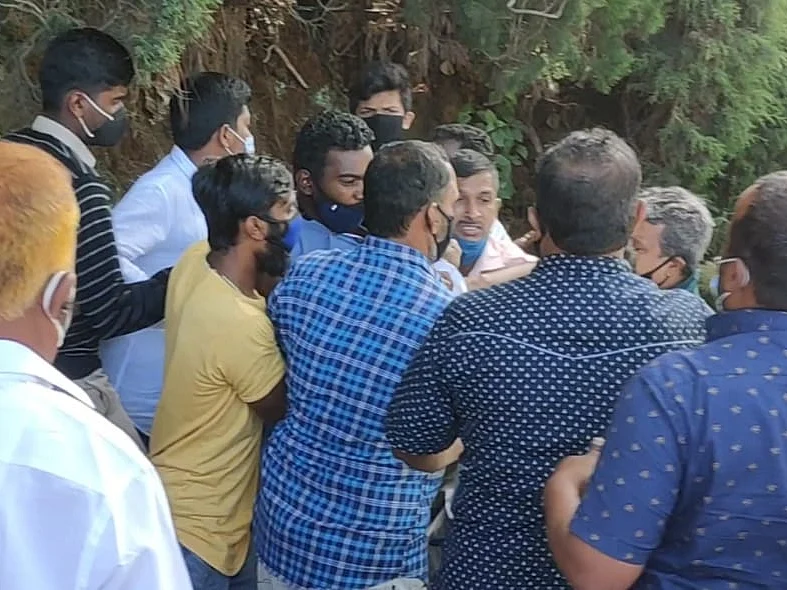 நீலகிரி: துரியன் பழ ஏலம்; நடுரோட்டில் உருண்டு வணிகர்கள் அடிதடி! - காரணம் என்ன?