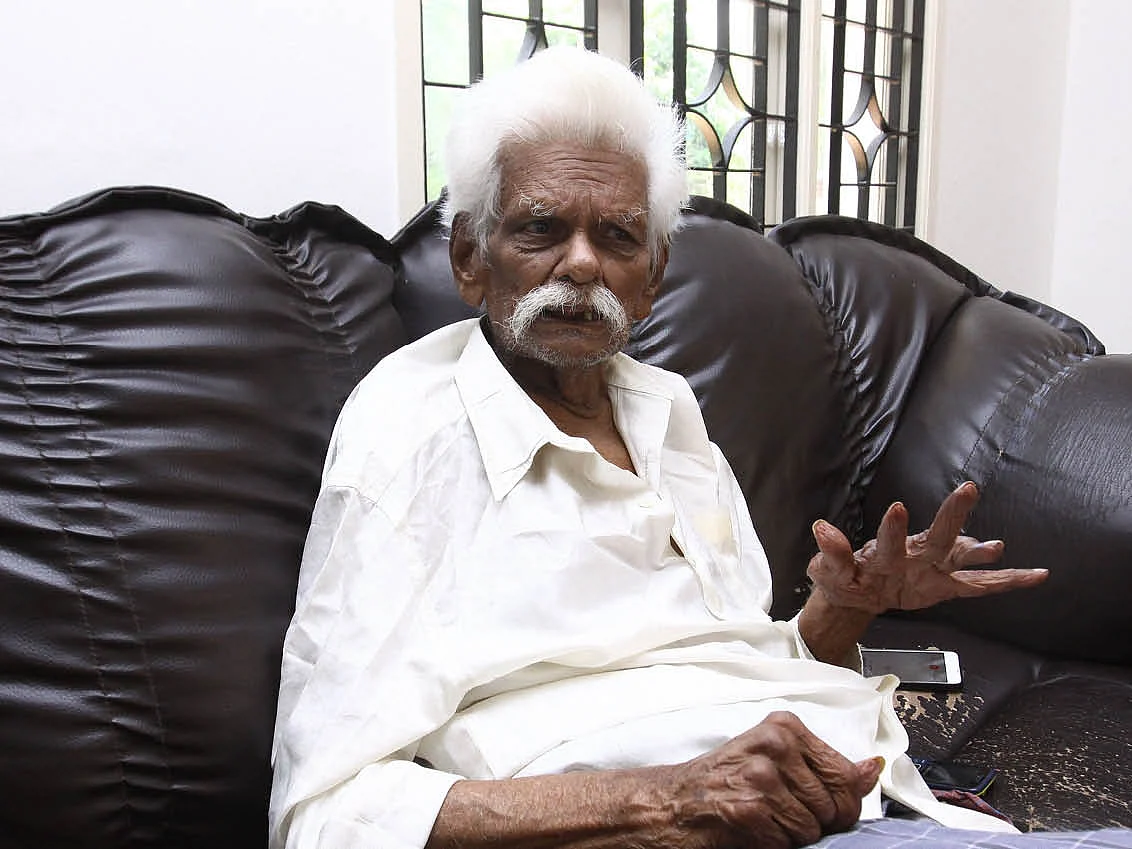 எடப்பாடிக்கும் பன்னீருக்கும் கல்லாகட்டுவதில்தான் ஆர்வம்!