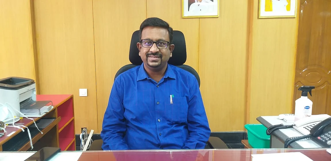 கலெக்டர் தினேஷ் பொன்ராஜ் ஆலிவர்