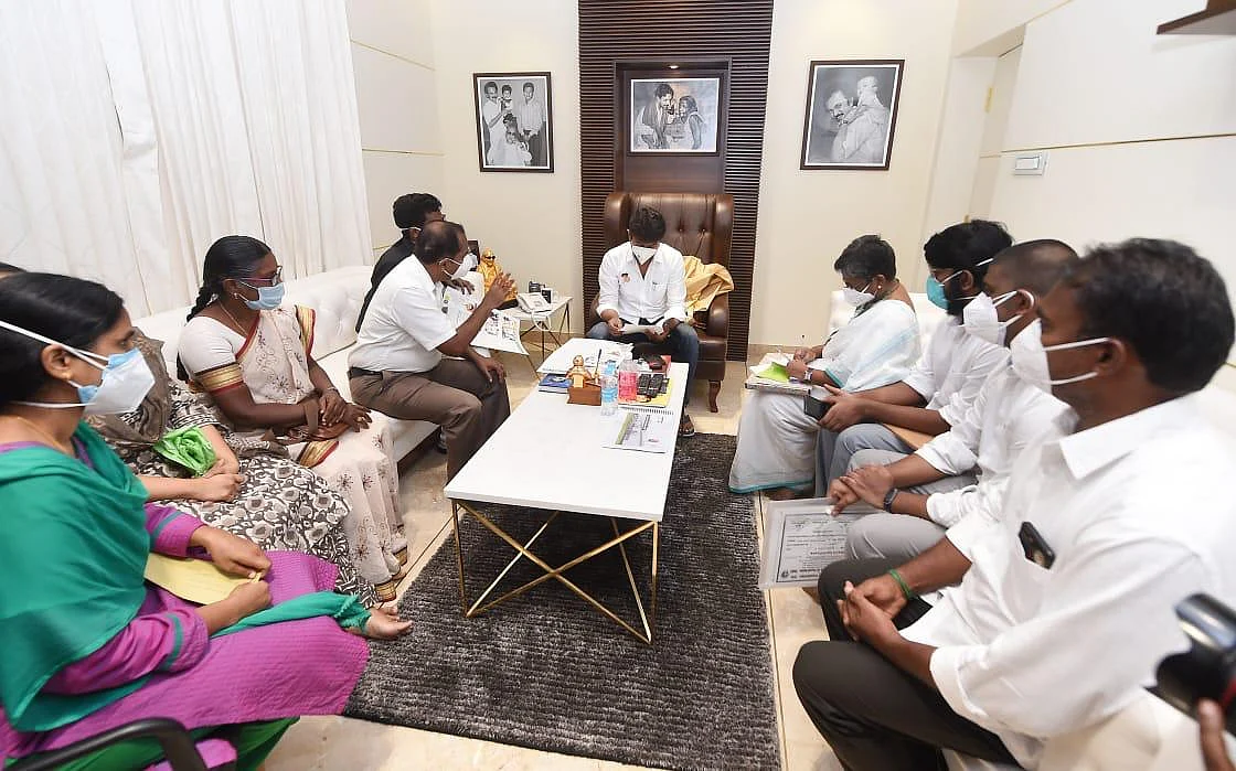 உதயநிதியுடன் அரசு மருத்துவர்கள்