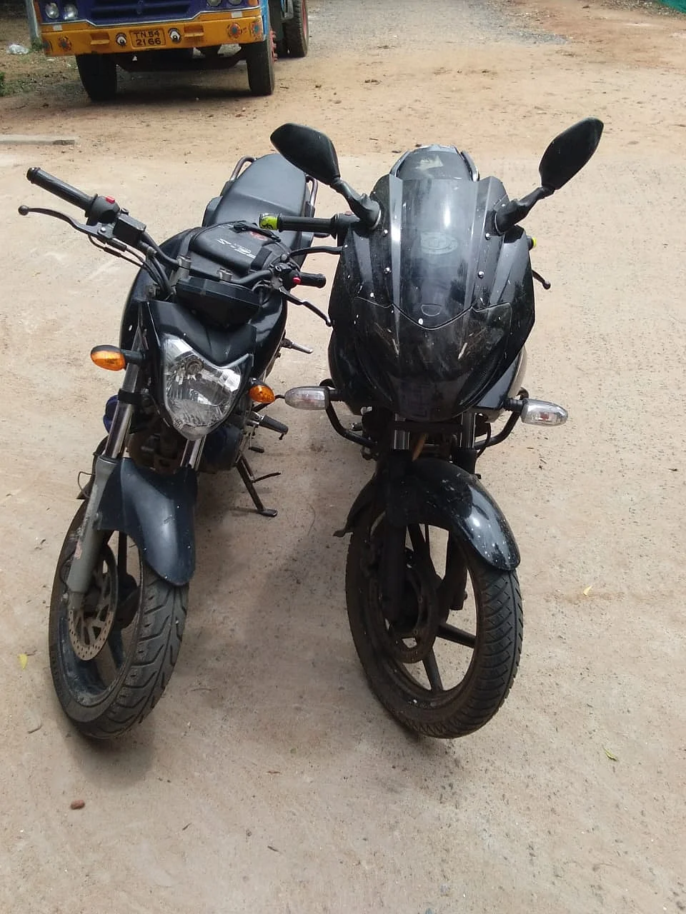 கைப்பற்றப்பட்ட டூவீலர்