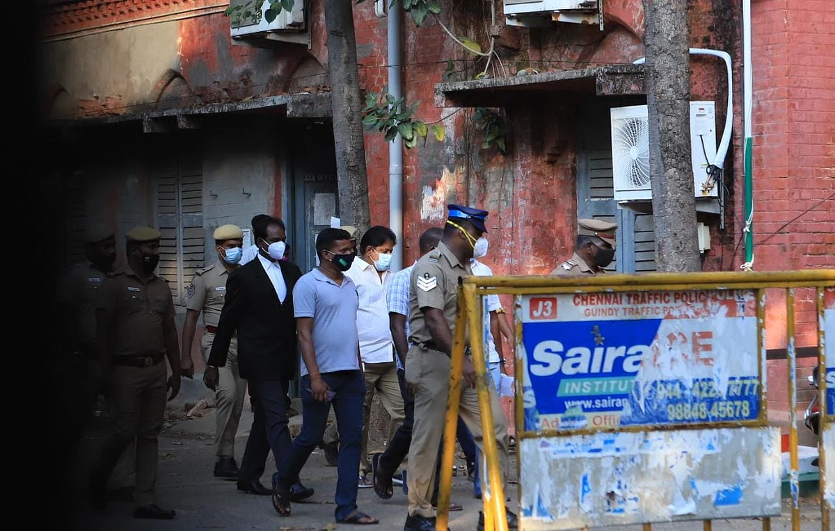 மணிகண்டனுக்கு உதவிய அரசியல் பிரமுகர் முதல் நாட்டுடைமை ஆக்கப்படும் ஜெயலலிதா சொத்துகள் வரை! கழுகார் அப்டேட்ஸ்