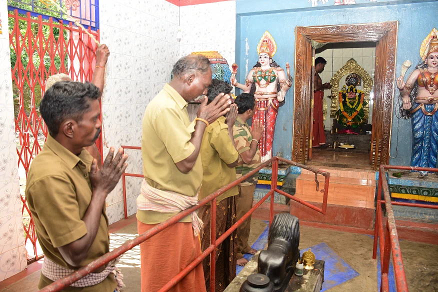 மயக்க ஊசி; தீவிர கண்காணிப்பு; ‘உடைந்த கொம்பன்’ சங்கர் மீட்கப்பட்ட பின்னணி! #VikatanPhotoStory