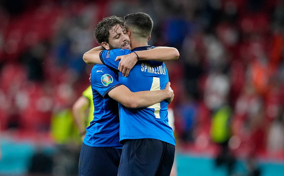 EURO 2020 | Italy's Manuel Locatelli, left, and Italy's Leonardo Spinazzola