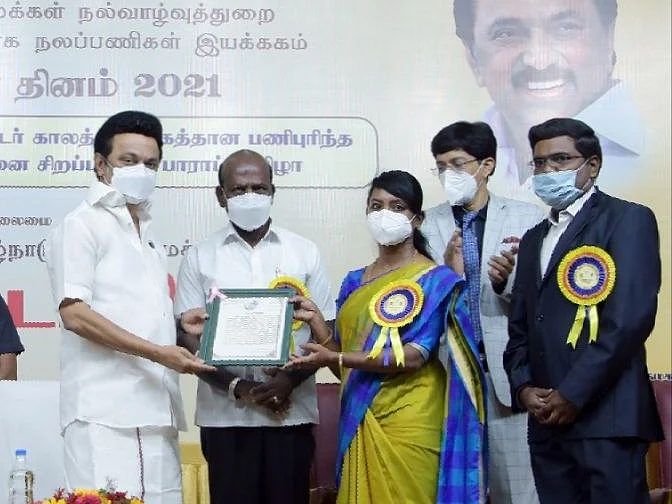 பழங்குடிகளுக்கு 100% தடுப்பூசி; நீலகிரி மாவட்ட ஆட்சியரைப் பாராட்டிய முதல்வர்!