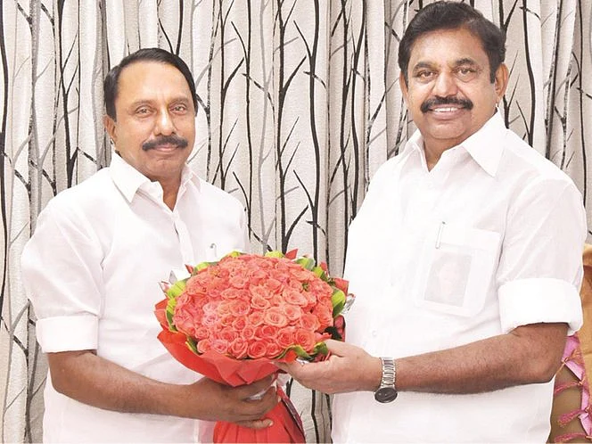 ஈரோடு: பிரிக்கப்பட்ட புறநகர் மாவட்டம்; செங்கோட்டையனுக்கு மாவட்டச் செயலாளர் பதவி!