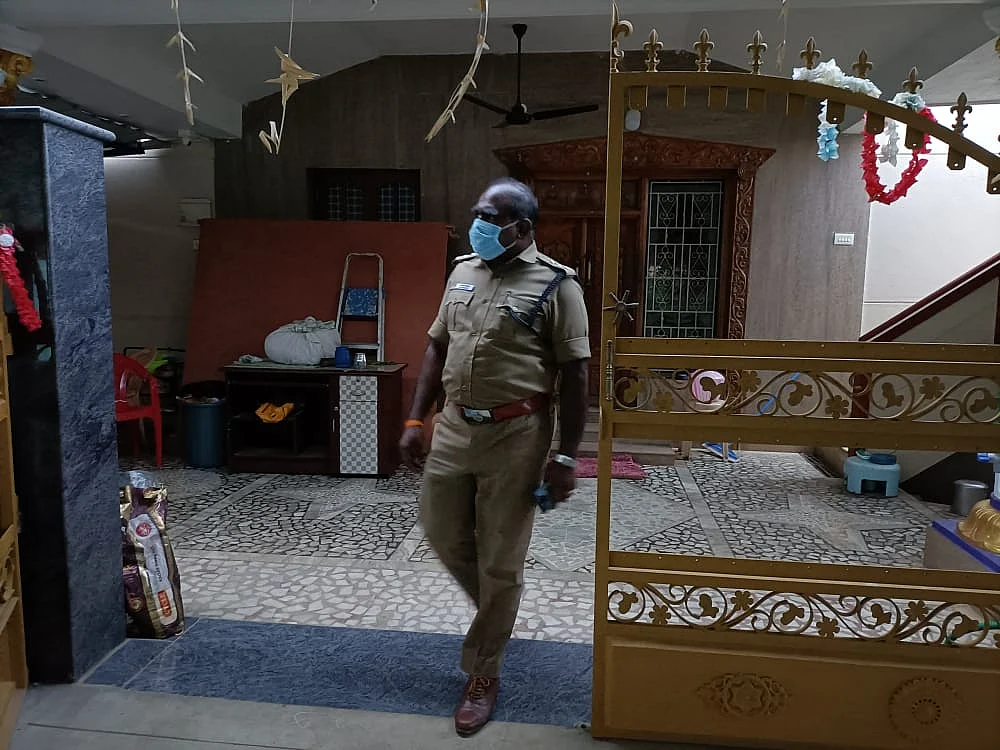 புதுக்கோட்டை: 'ரூ.2.85 கோடி மோசடி; ஊராட்சித் தலைவர் வீட்டில் ரெய்டு!'