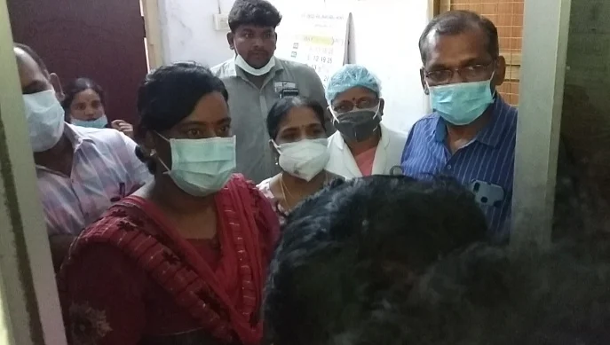 மருத்துவருடன் வாக்குவாதம்