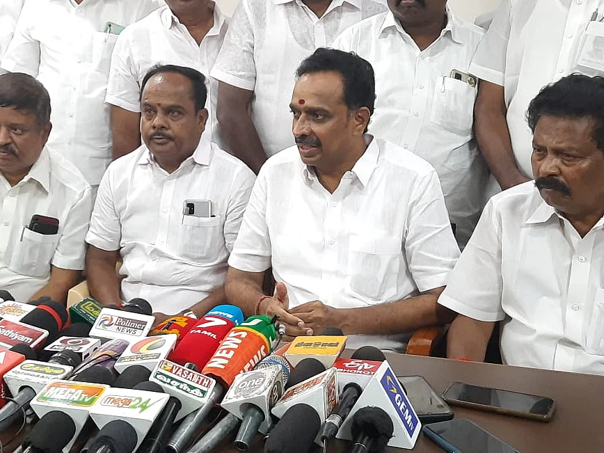 கரூர்: `நான் வாடகை வீட்டில்தான் வசிக்கிறேன்!' -ரெய்டுக்கு பிறகு விளக்கமளித்த எம்.ஆர்.விஜயபாஸ்கர்