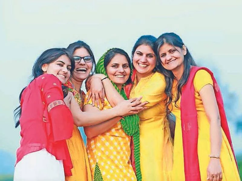 தந்தை விவசாயி; மகள்கள் 5 பேரும் அரசு அதிகாரிகள்; ராஜஸ்தான் சகோதரிகளுக்கு குவியும் பாராட்டு!