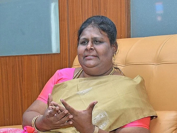 ` `அதிமுக-வுக்குப் பாதுகாப்பே பாஜக-தானேம்மா’ என்றார் இ.பி.எஸ்!' - போட்டுடைக்கிறார் விஜிலா சத்யானந்த்