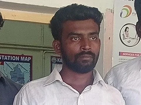 நெல்லை: அரிவாளுடன் அடக்கம் செய்யப்பட்ட முத்து மனோ உடல்; நண்பர்கள் சபதத்தால் பரபரப்பு!