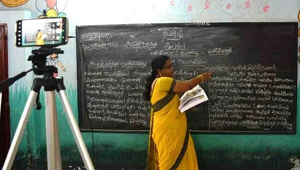 கல்வித் தொலைக்காட்சிக்கு படப்பிடிப்பு - representational image