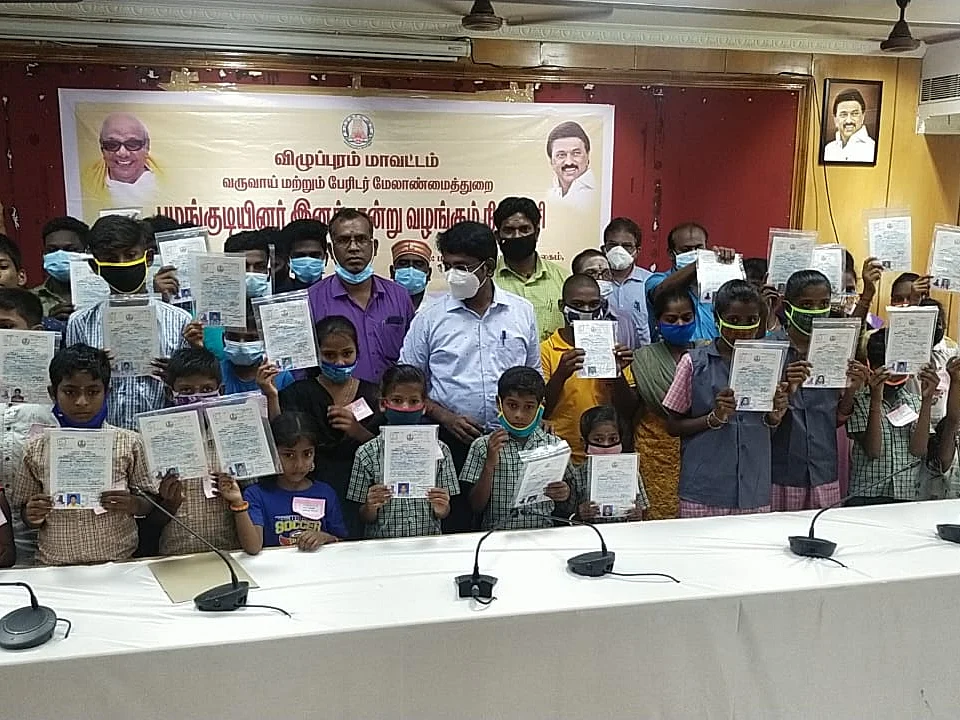`நீண்ட நாள் கோரிக்கை’ - 101 பழங்குடியின மாணவர்களுக்கு சாதிச் சான்றிதழ் வழங்கிய விழுப்புரம் ஆட்சியர்!