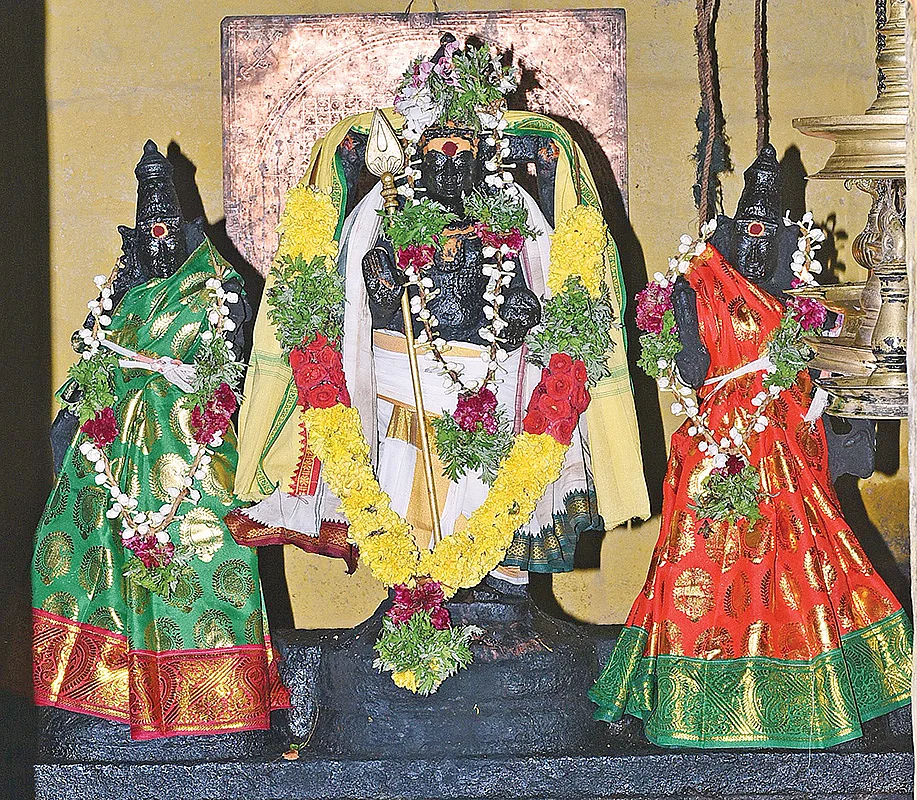 நதிக்கரை முருகன்