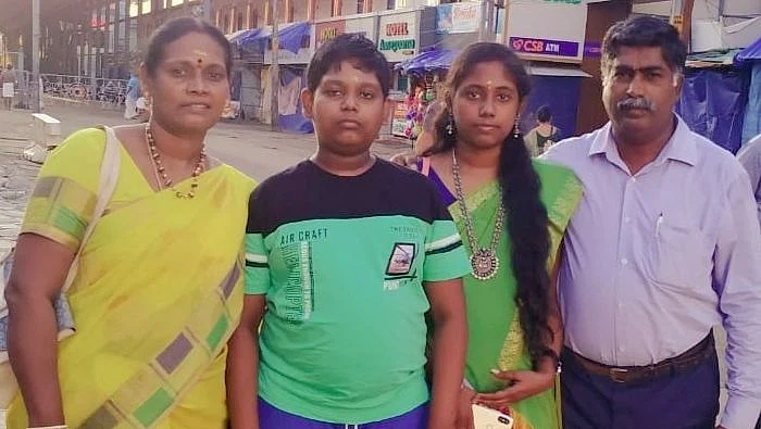 குடும்பத்தினருடன் மகாலெட்சுமி டீச்சர்