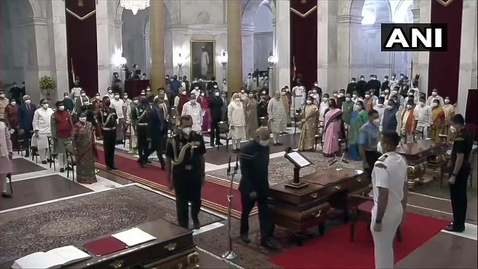 43 புதிய மத்திய அமைச்சர்கள் பதவியேற்பு