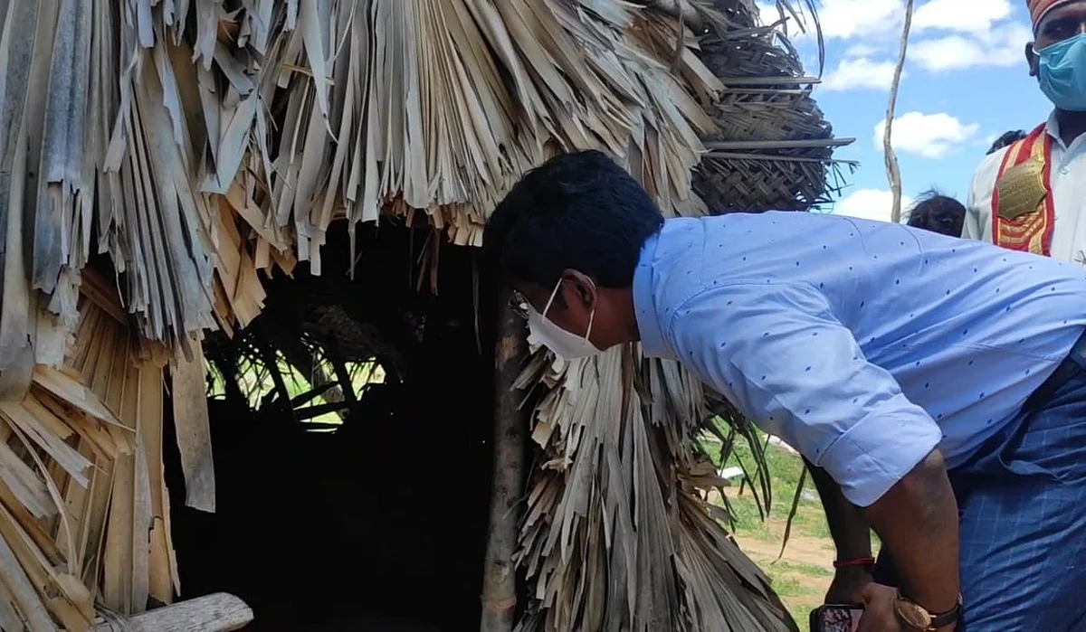எண்ணாயிரம் இருளர் குடில்