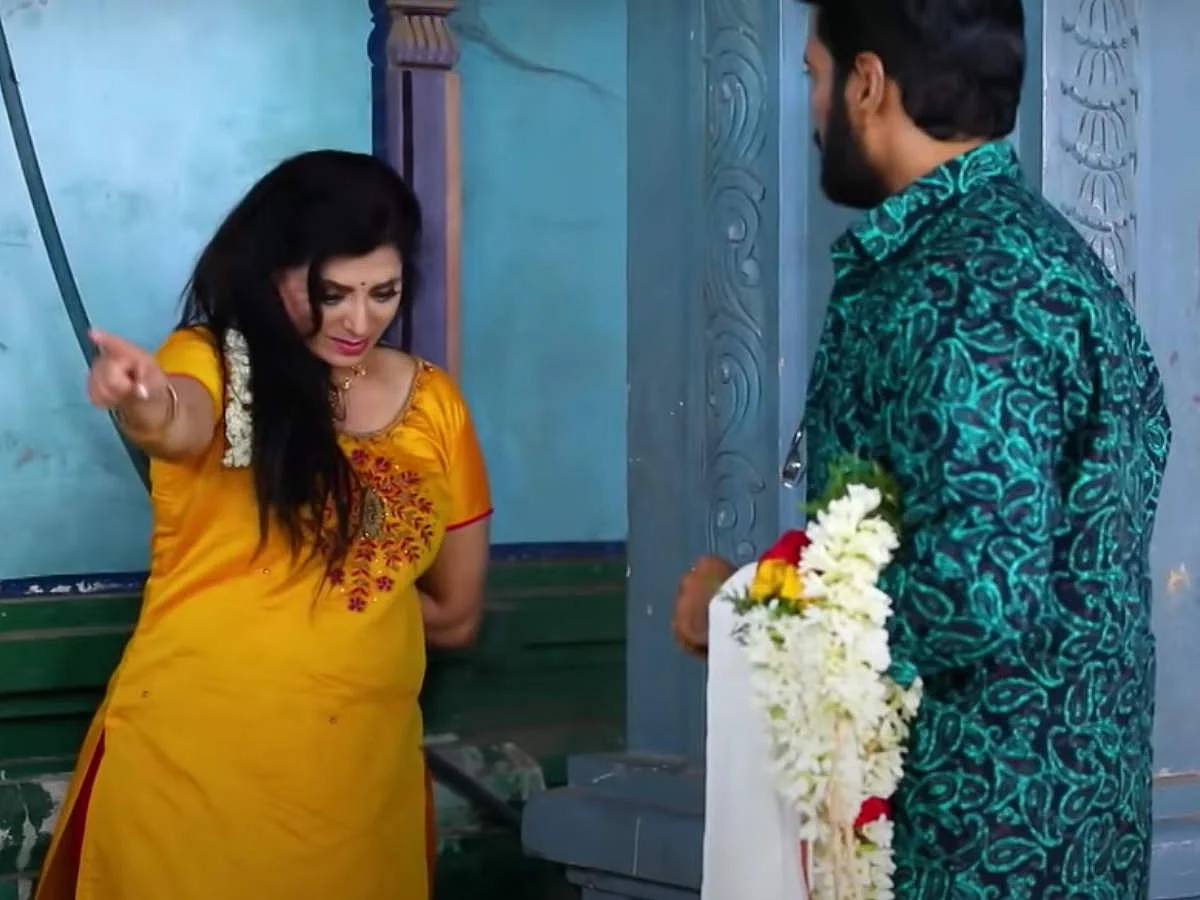 செந்தூரப் பூவே