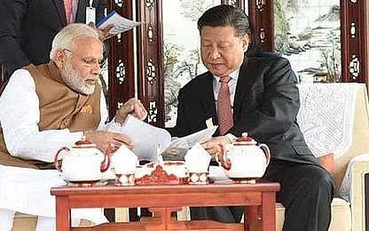 மோடியும் ஷி ஜின்பிங்கும்