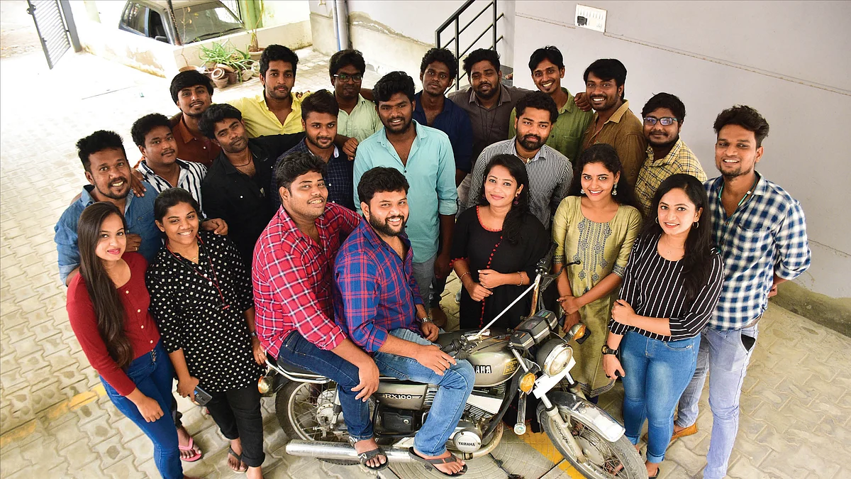டீமுடன் ராஜா மற்றும் விஷ்வா