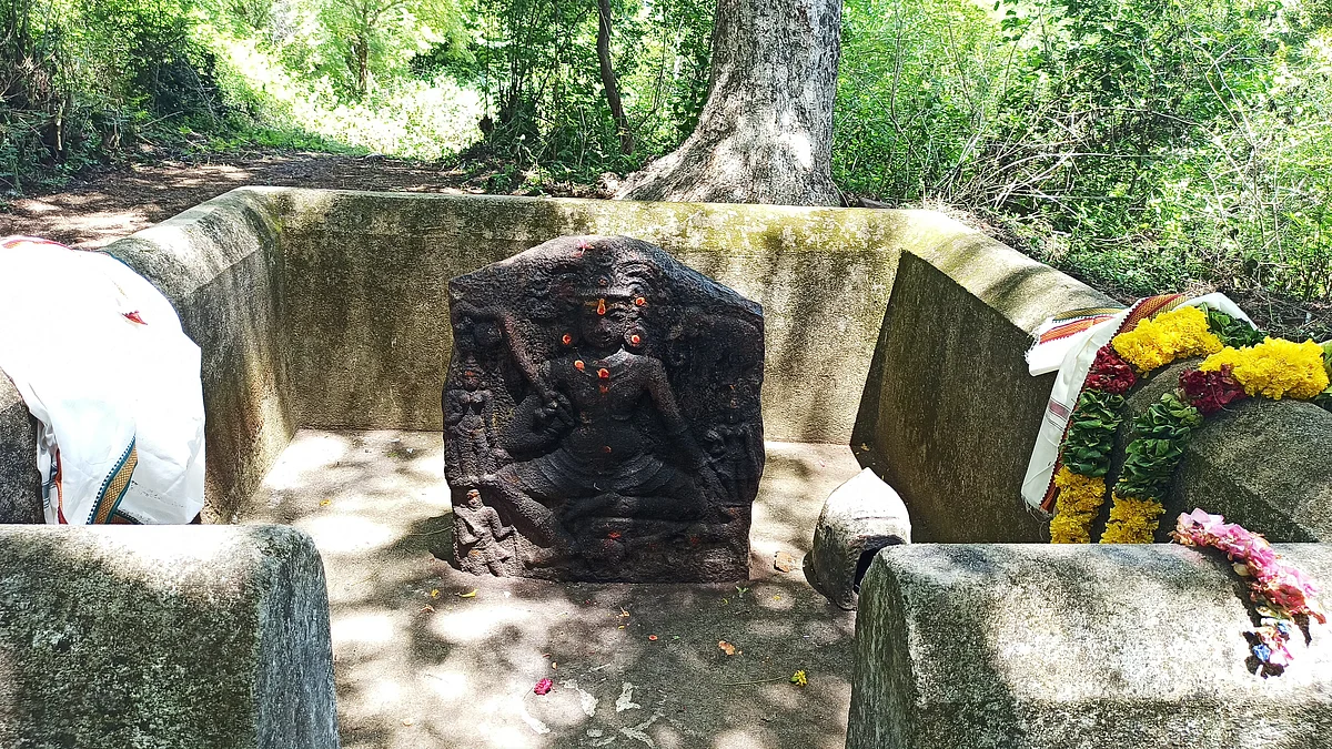 அய்யனார் சிற்பம்