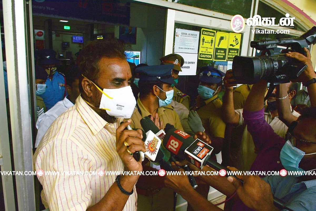 வேலுமணி