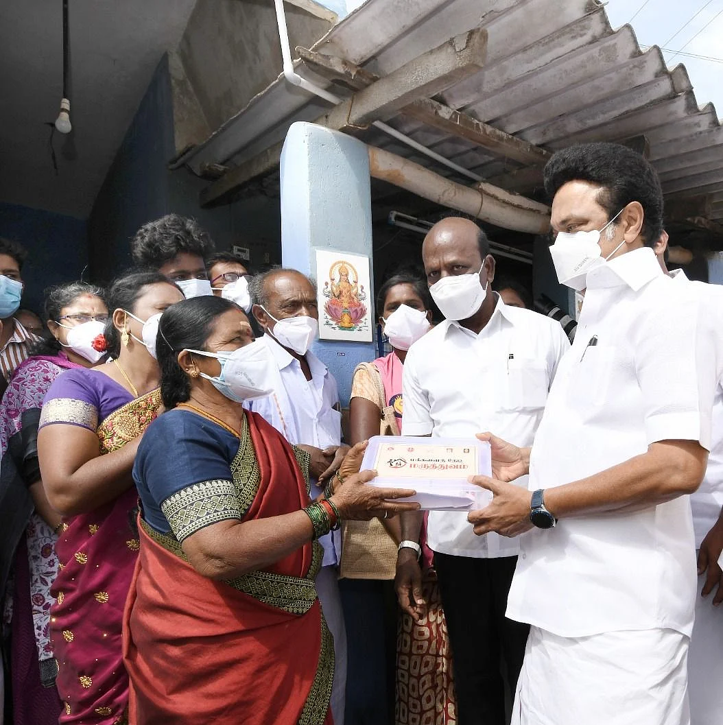 முதல் 100 நாட்கள்... என்னென்ன செய்தார் முதலமைச்சர் மு.க. ஸ்டாலின்! | What did the Chief Minister MK Stalin in first100 days?! 10 மக்களைத் தேடி மருத்துவம்
- முதல்வர் ஸ்டாலின்