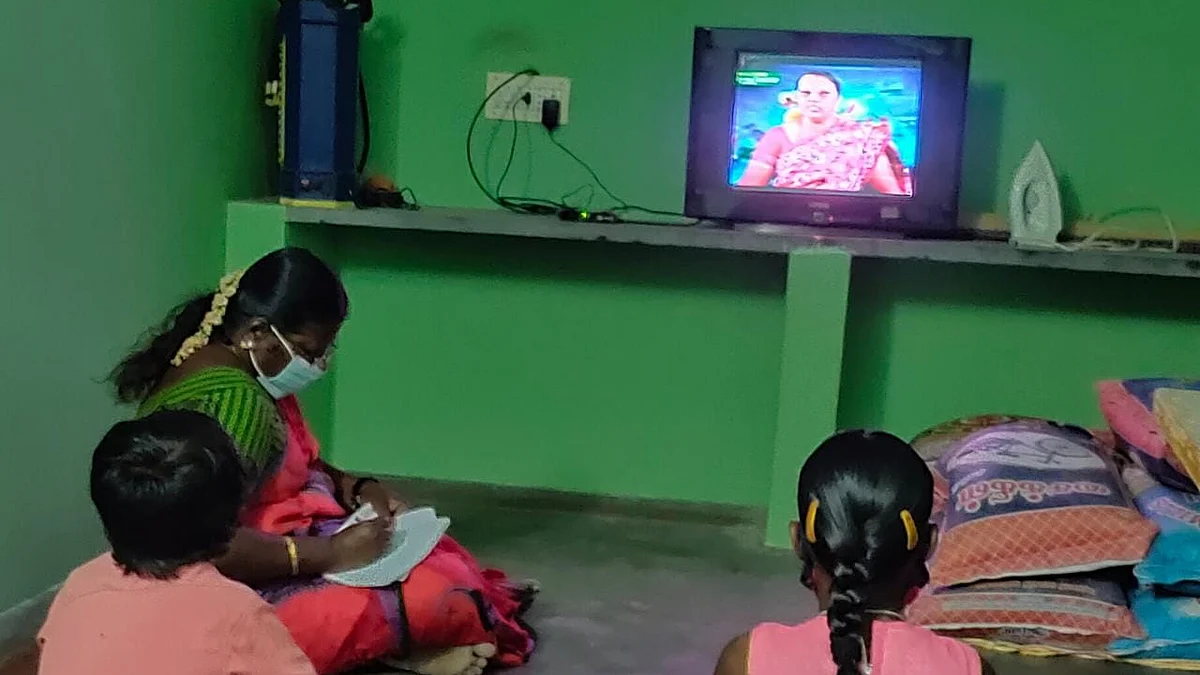 மாணவர்களின் வீட்டில் கலா