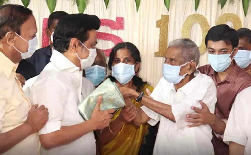முதல் 100 நாட்கள்... என்னென்ன செய்தார் முதலமைச்சர் மு.க. ஸ்டாலின்! | What did the Chief Minister MK Stalin in first100 days?! 26 சங்கரய்யா, முதல்வர் ஸ்டாலின் சந்திப்பு