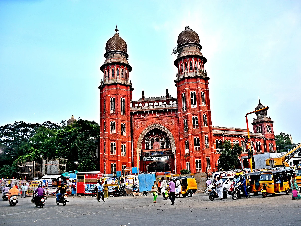 ஒருங்கிணைந்த இளநிலை சட்டப் பட்டப்படிப்புகளுக்கான விண்ணப்பம்... பல்கலைக்கழகத்துக்கு ஒரு வேண்டுகோள்!