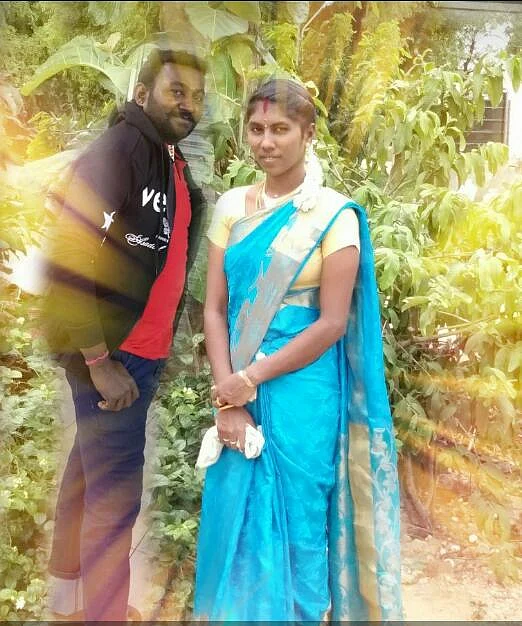 மனைவியுடன் வேல்முருகன்