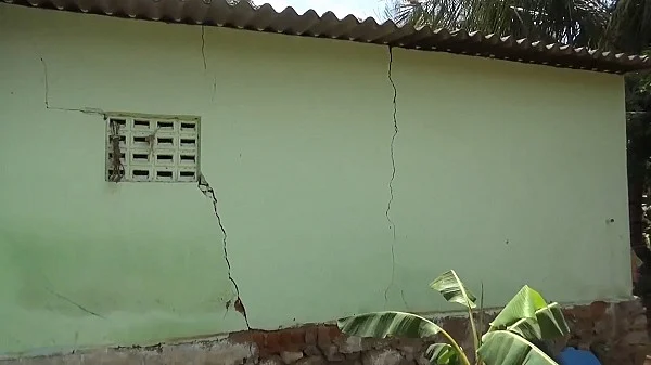 வீடுகளில் ஏற்பட்டுள்ள விரிசல்