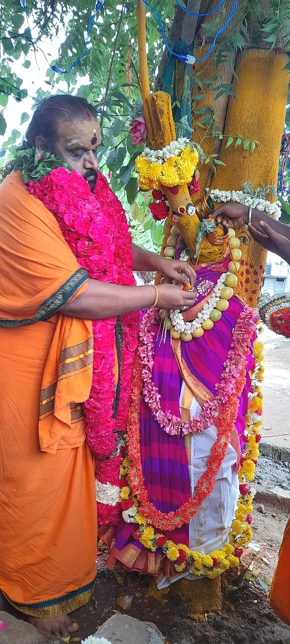 வேப்ப மரத்தில் தாலி கட்டியபோது...
