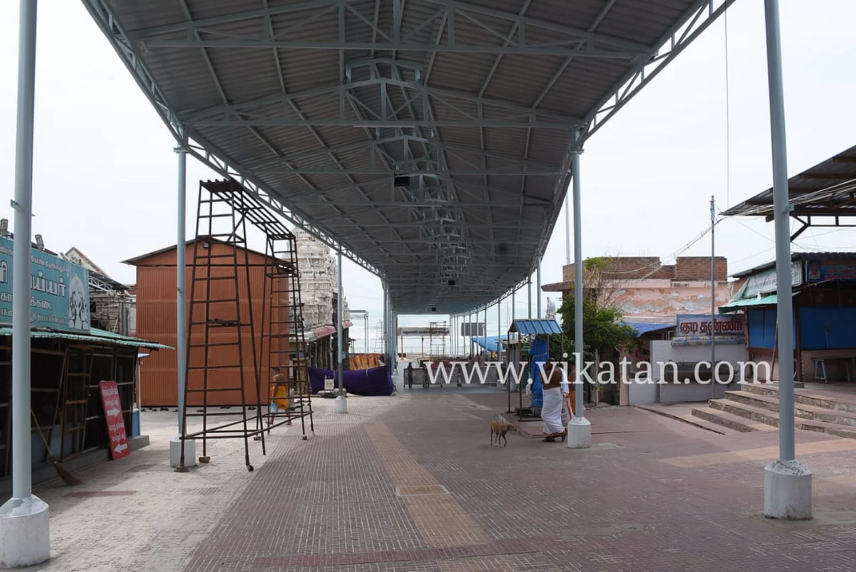பக்தர்கள் இன்றி வெறிச்சோடிய கோயில் வளாகம்
