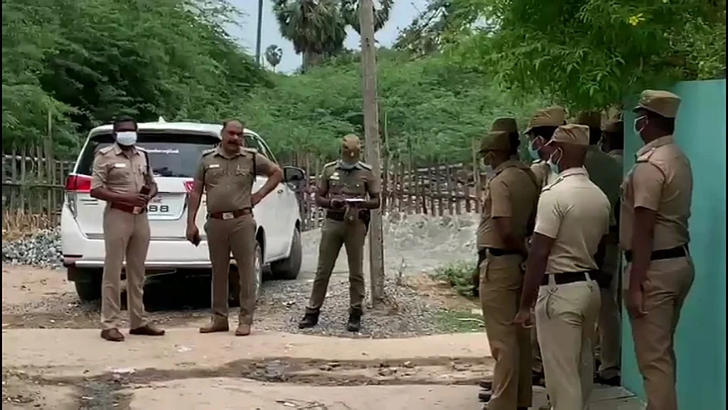 போலீஸார் ஆய்வு