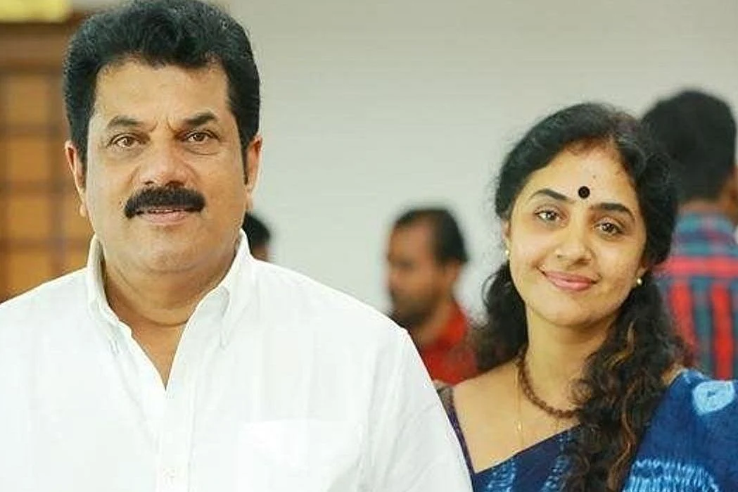 முகேஷ் - மேதில் தேவிகா