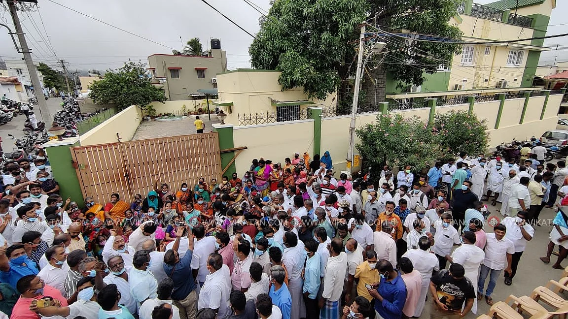 எஸ்.பி.வேலுமணி வீடு