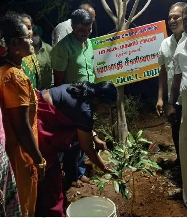 வானதி சீனிவாசன் நட்ட மரக்கன்று