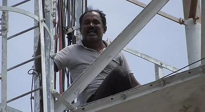 டவரில் ஏறிய சதாசிவம்